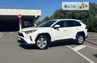 Внедорожник / Кроссовер Toyota RAV4 2021 в Киеве