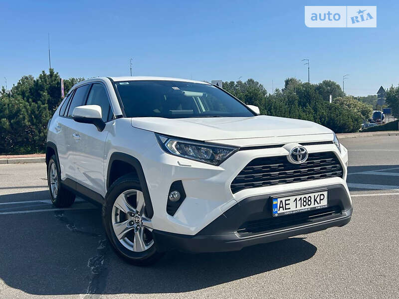 Внедорожник / Кроссовер Toyota RAV4 2021 в Киеве