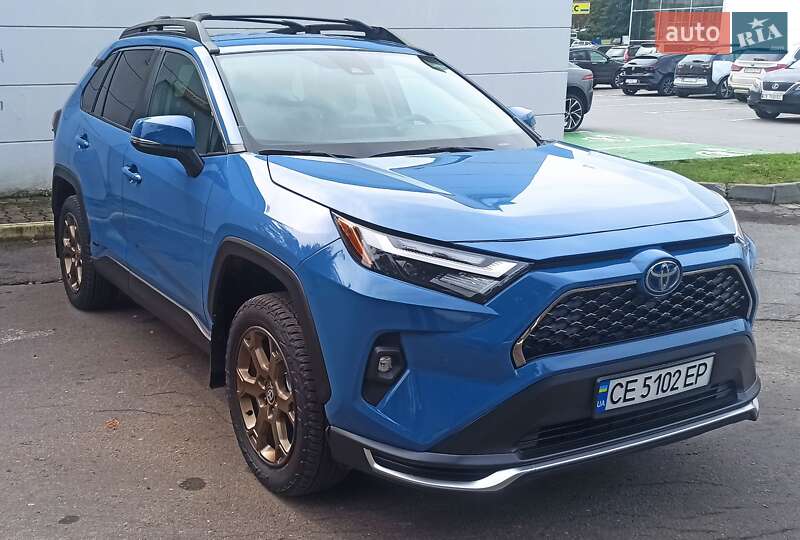 Позашляховик / Кросовер Toyota RAV4 2023 в Чернівцях