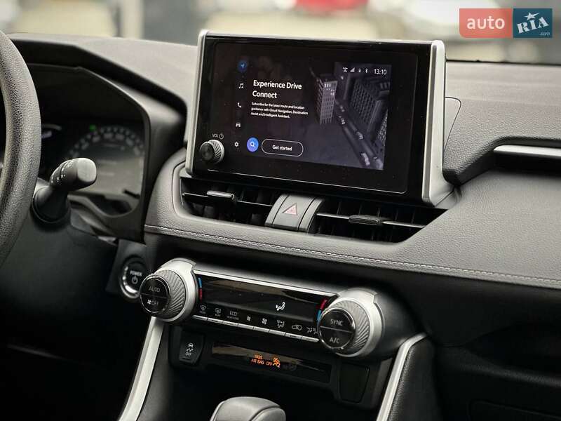 Позашляховик / Кросовер Toyota RAV4 2023 в Чернівцях