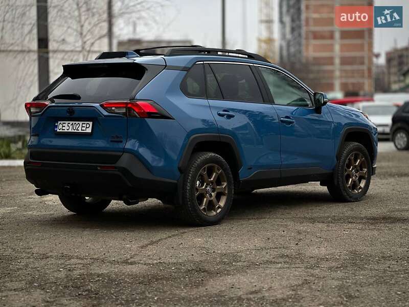 Позашляховик / Кросовер Toyota RAV4 2023 в Чернівцях