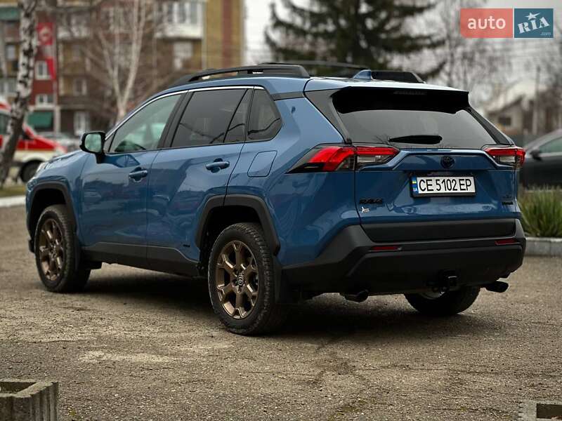 Позашляховик / Кросовер Toyota RAV4 2023 в Чернівцях