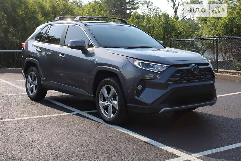 Позашляховик / Кросовер Toyota RAV4 2021 в Тернополі