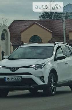 Позашляховик / Кросовер Toyota RAV4 2016 в Володимир-Волинському