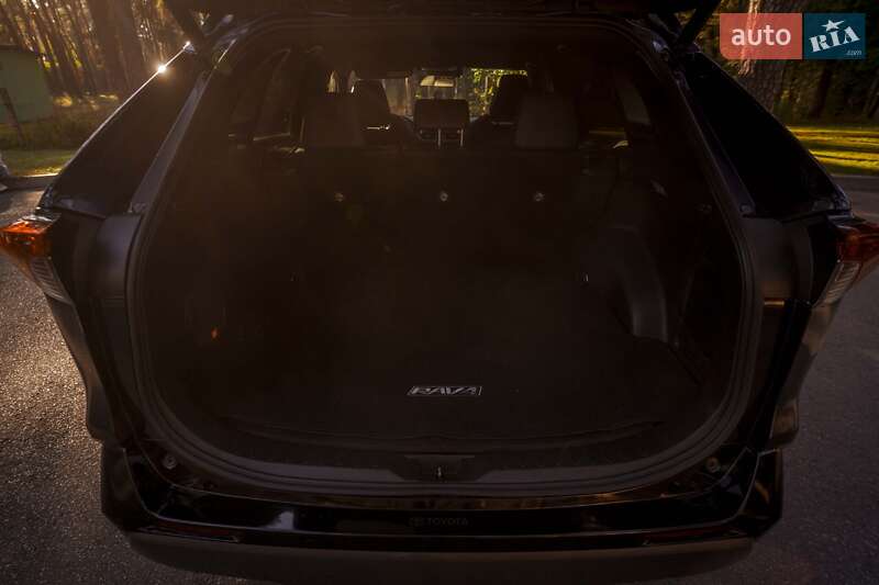 Внедорожник / Кроссовер Toyota RAV4 2020 в Чернигове