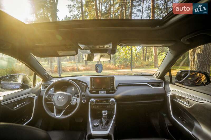 Внедорожник / Кроссовер Toyota RAV4 2020 в Чернигове