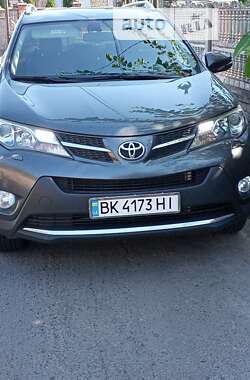 Внедорожник / Кроссовер Toyota RAV4 2015 в Ровно