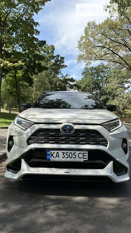 Внедорожник / Кроссовер Toyota RAV4 2020 в Киеве