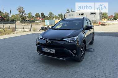 Внедорожник / Кроссовер Toyota RAV4 2017 в Калуше