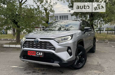 Внедорожник / Кроссовер Toyota RAV4 2020 в Киеве