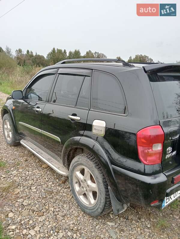 Позашляховик / Кросовер Toyota RAV4 2003 в Львові