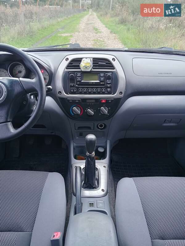 Позашляховик / Кросовер Toyota RAV4 2003 в Львові