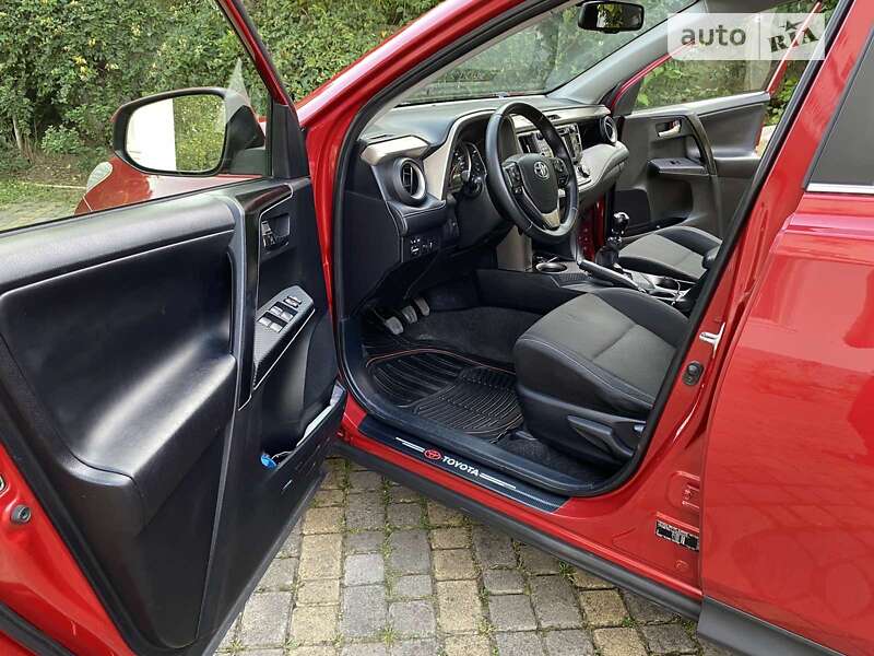 Внедорожник / Кроссовер Toyota RAV4 2013 в Черновцах