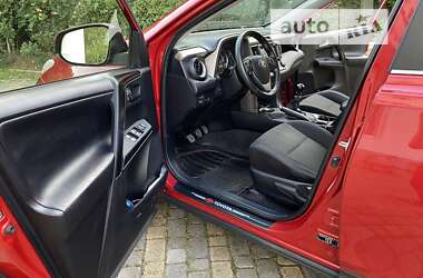 Позашляховик / Кросовер Toyota RAV4 2013 в 