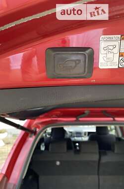 Позашляховик / Кросовер Toyota RAV4 2013 в 