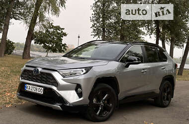 Внедорожник / Кроссовер Toyota RAV4 2020 в Киеве