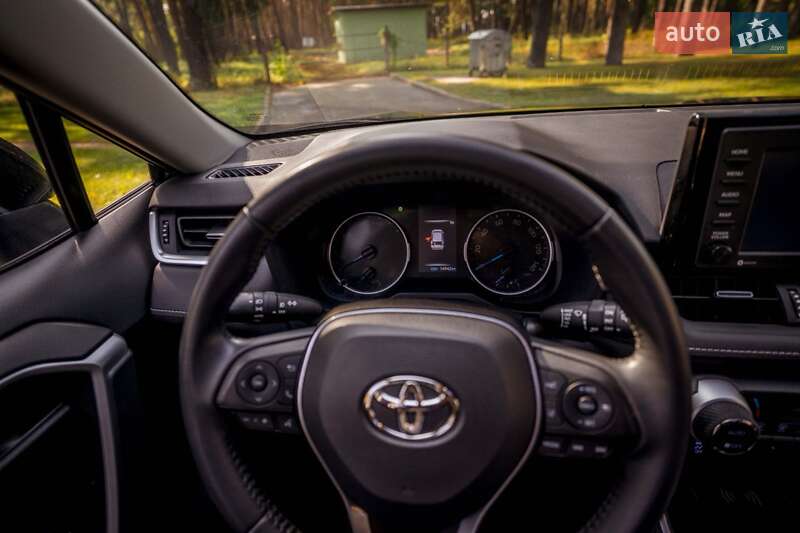 Позашляховик / Кросовер Toyota RAV4 2022 в Чернігові