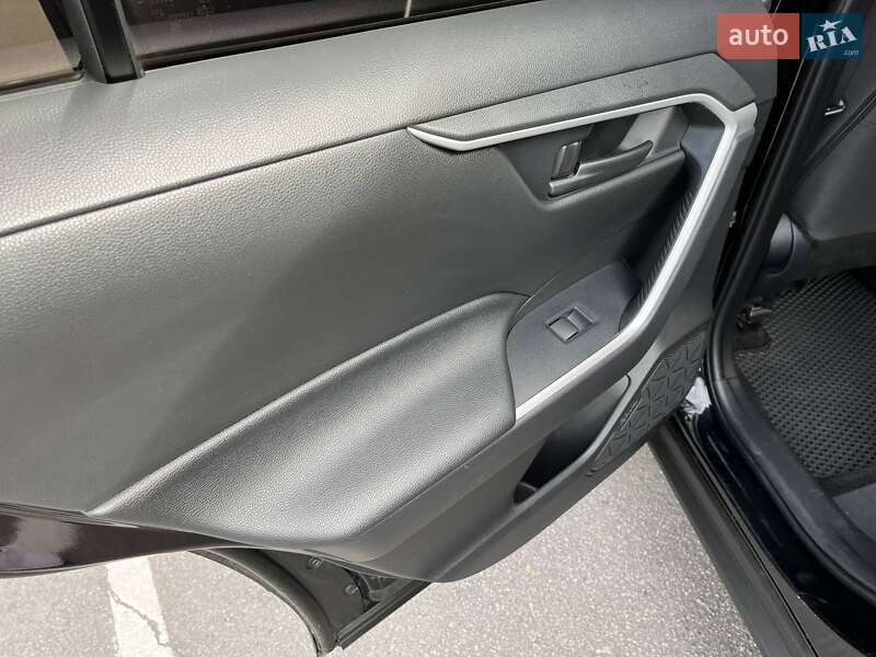 Позашляховик / Кросовер Toyota RAV4 2020 в Вінниці