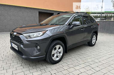 Позашляховик / Кросовер Toyota RAV4 2020 в Івано-Франківську