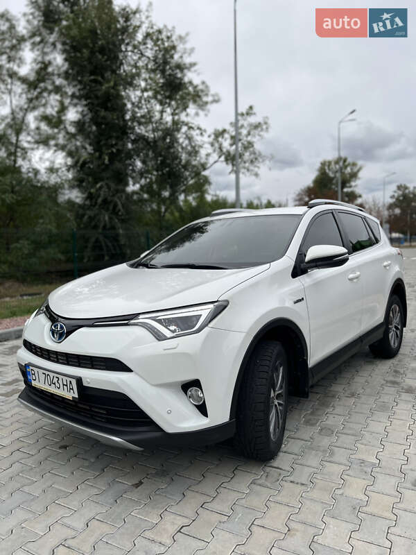 Внедорожник / Кроссовер Toyota RAV4 2017 в Киеве