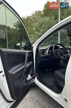 Внедорожник / Кроссовер Toyota RAV4 2017 в Киеве