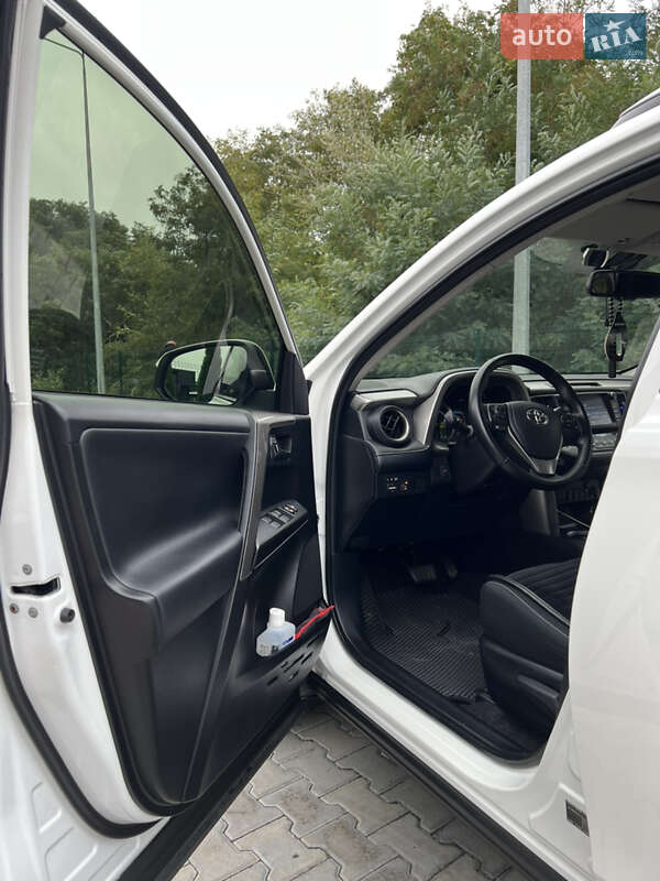Внедорожник / Кроссовер Toyota RAV4 2017 в Киеве