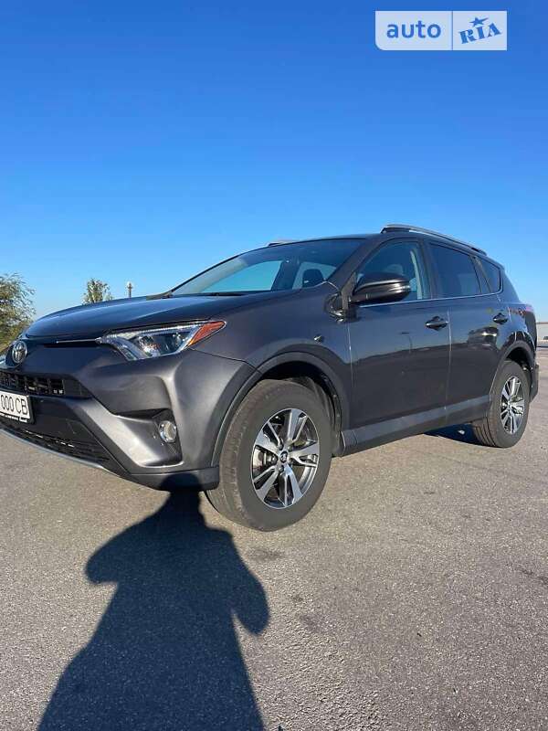 Внедорожник / Кроссовер Toyota RAV4 2016 в 