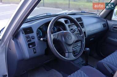 Внедорожник / Кроссовер Toyota RAV4 2001 в 