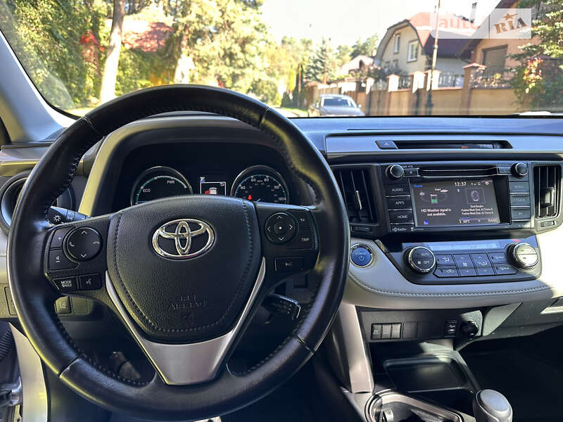 Внедорожник / Кроссовер Toyota RAV4 2017 в Львове