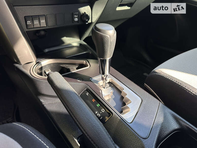 Внедорожник / Кроссовер Toyota RAV4 2017 в Львове