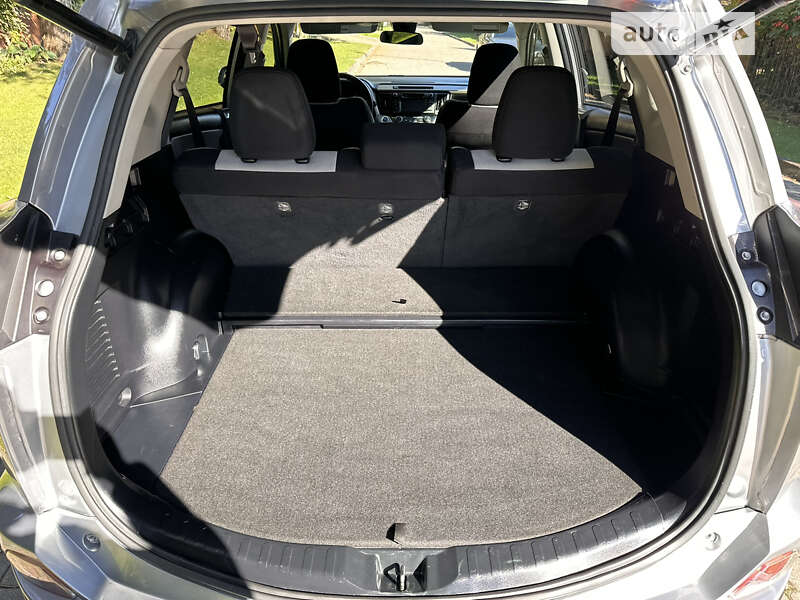 Внедорожник / Кроссовер Toyota RAV4 2017 в Львове