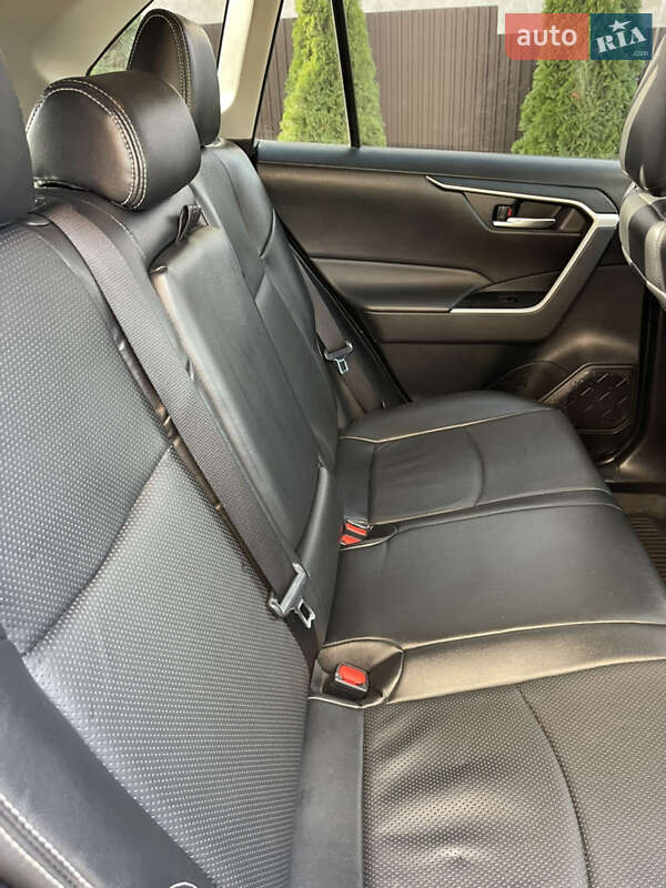 Позашляховик / Кросовер Toyota RAV4 2020 в Чорткові