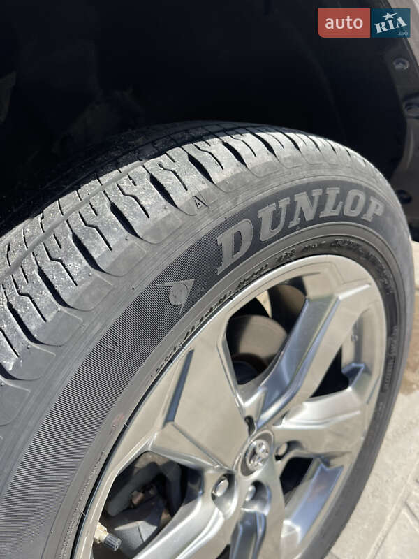 Позашляховик / Кросовер Toyota RAV4 2020 в Чорткові