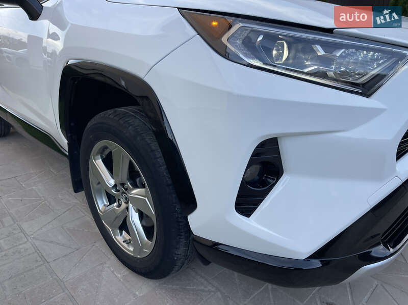 Позашляховик / Кросовер Toyota RAV4 2020 в Чорткові