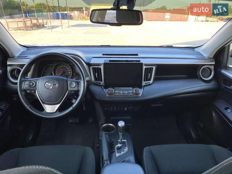 Внедорожник / Кроссовер Toyota RAV4 2015 в Подольске