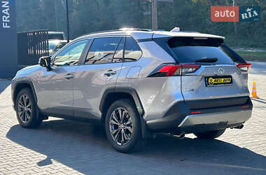 Внедорожник / Кроссовер Toyota RAV4 2023 в 