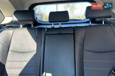 Внедорожник / Кроссовер Toyota RAV4 2023 в 