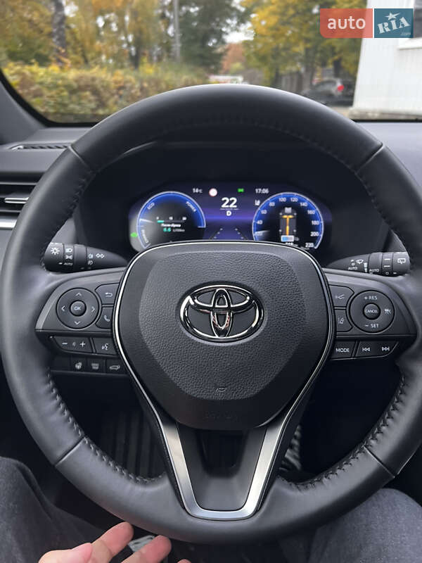 Внедорожник / Кроссовер Toyota RAV4 2023 в Черновцах
