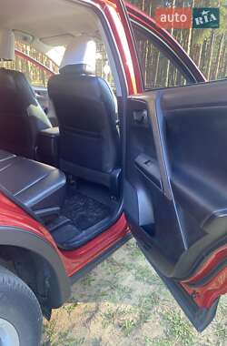Внедорожник / Кроссовер Toyota RAV4 2013 в 