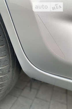 Позашляховик / Кросовер Toyota RAV4 2007 в 