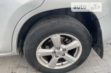 Позашляховик / Кросовер Toyota RAV4 2007 в 