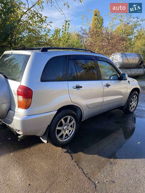 Внедорожник / Кроссовер Toyota RAV4 2003 в Каневе