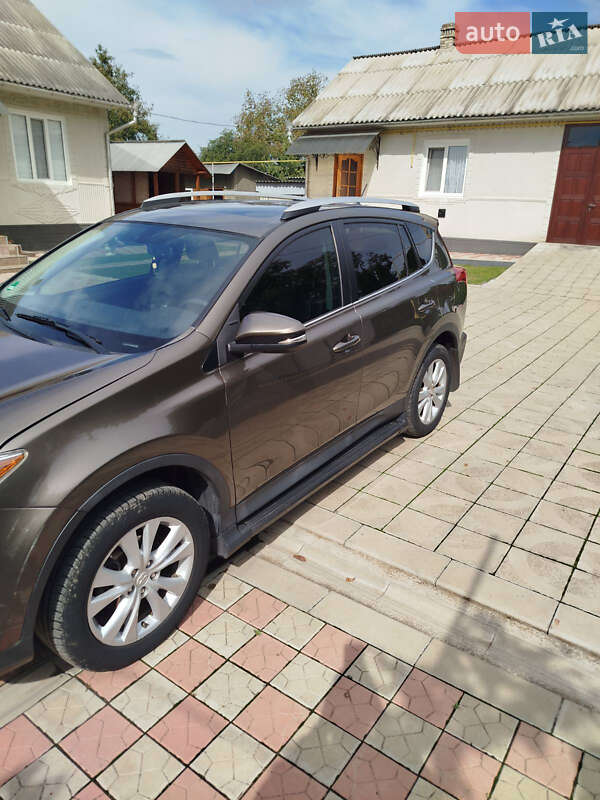 Внедорожник / Кроссовер Toyota RAV4 2015 в Новоселице