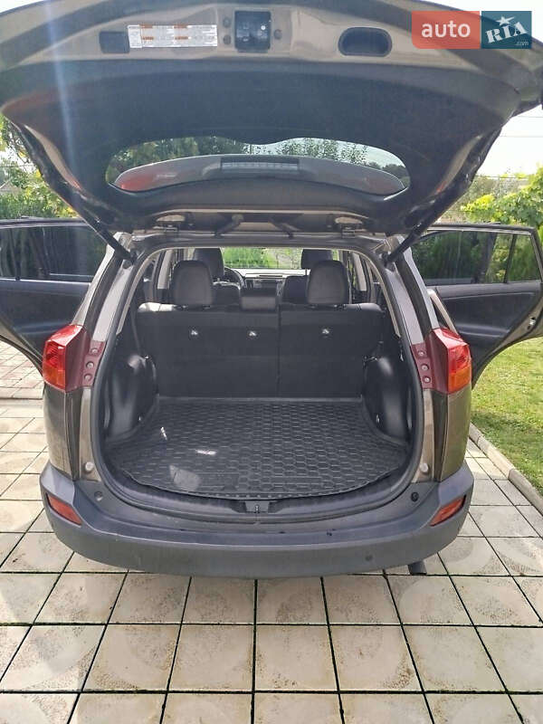 Внедорожник / Кроссовер Toyota RAV4 2015 в Новоселице