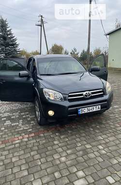 Внедорожник / Кроссовер Toyota RAV4 2006 в Новояворовске