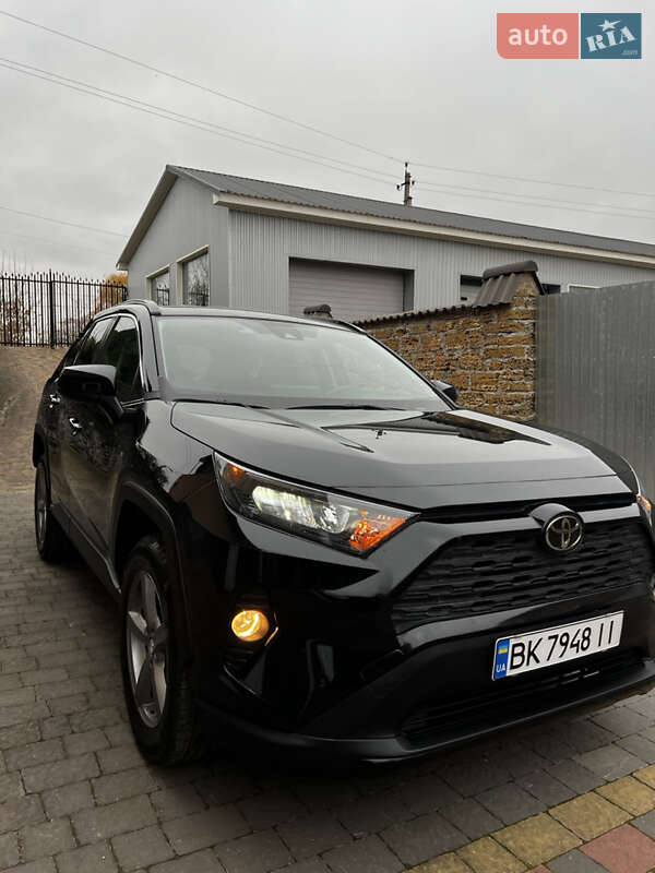 Позашляховик / Кросовер Toyota RAV4 2018 в Дубні