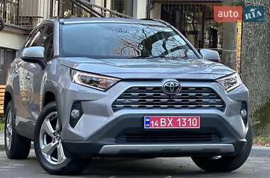 Внедорожник / Кроссовер Toyota RAV4 2018 в Дрогобыче