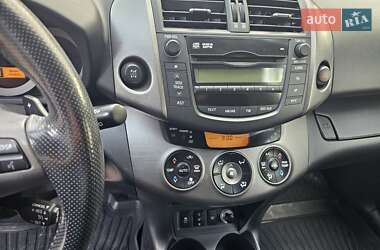 Внедорожник / Кроссовер Toyota RAV4 2010 в 