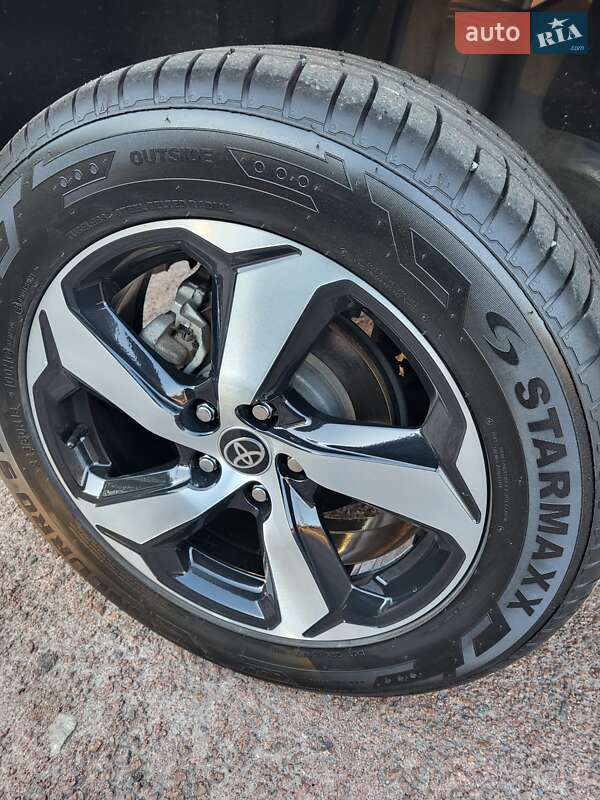 Внедорожник / Кроссовер Toyota RAV4 2021 в Чернигове