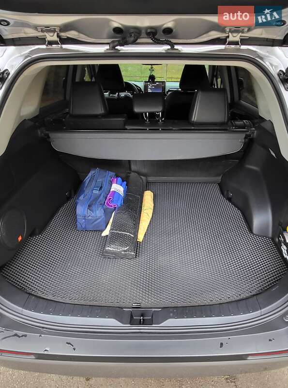 Внедорожник / Кроссовер Toyota RAV4 2021 в Чернигове